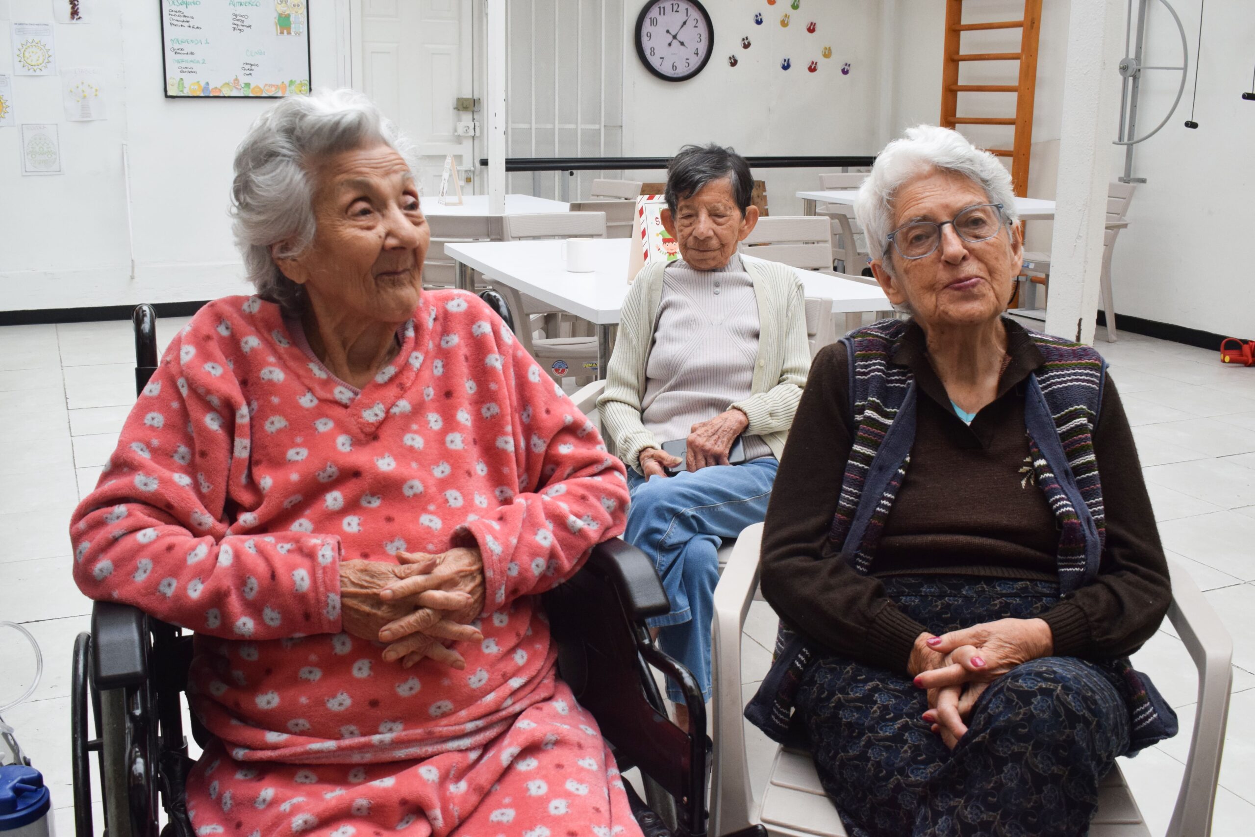 Guía Práctica para la Prevención de Caídas en el Hogar: Un Recorrido Habitación por Habitación